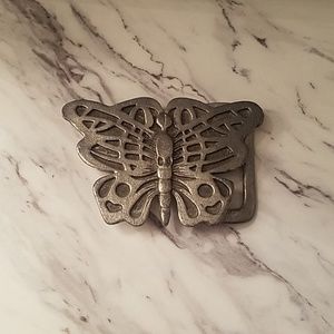 Butterfly belt buckle